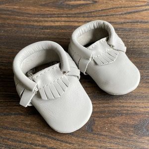 Freshly Picked newborn moccasins, grey sz 0